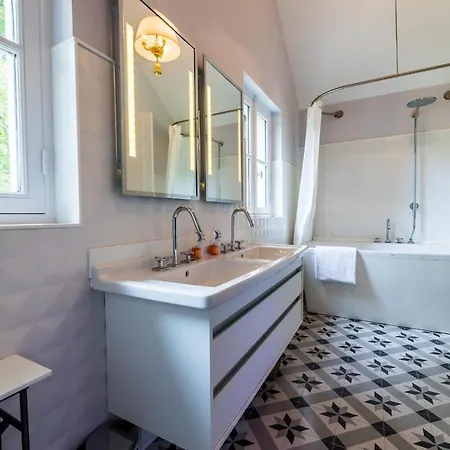 Les Ecuries Keyweek With Swimming Pool In Wooded Park Villa Biarriz
